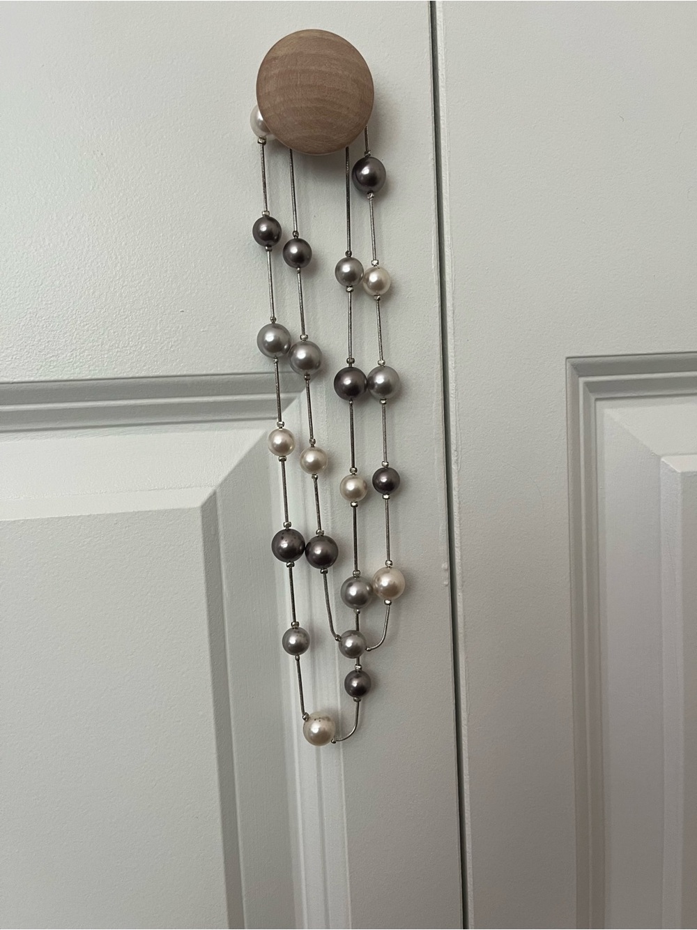 Pearl-Style Bead Necklace in Cream and Gray